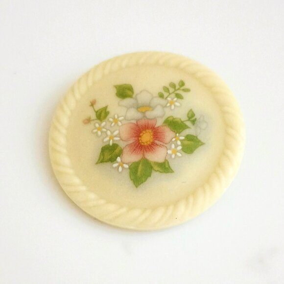 Vtg Avon Porcelain Round Floral Brooch Cream with Pink White Flowers Rope Edges - Picture 1 of 2
